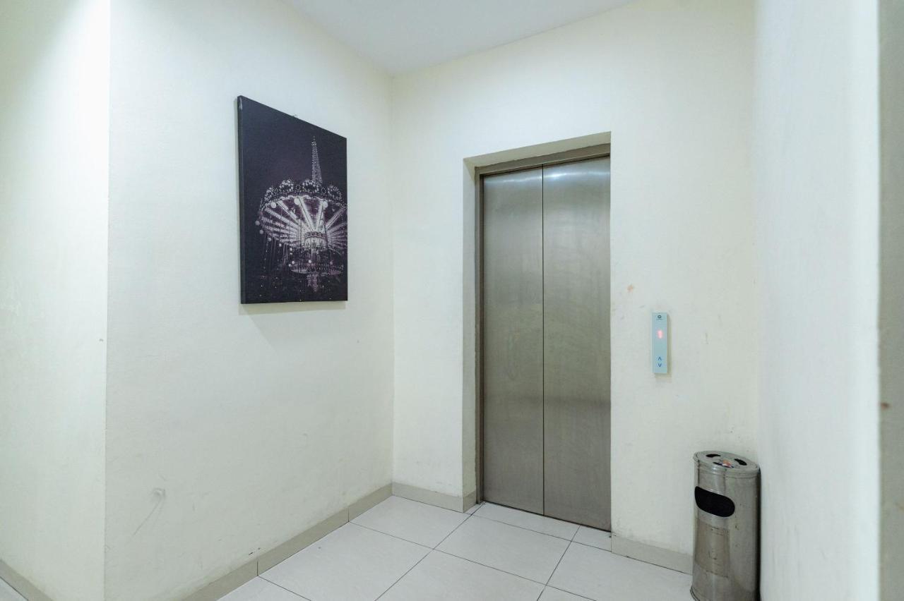 Отель Reddoorz At Nagoya Indah Batam Экстерьер фото